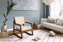 cadeira balanco comodita jatoba e tecido bege em ambiente vista na diagonal com sofa ao lado