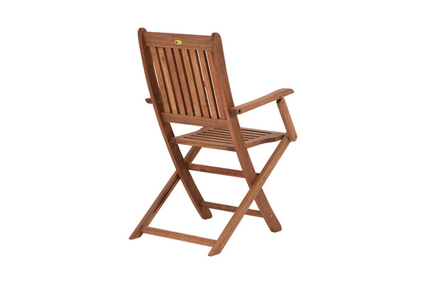 cadeira de madeira com braco dobravel jatoba em fundo infinito vista de tras