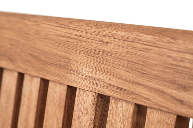 cadeira para area externa com braco dobravel jatoba em fundo infinito focando nos detalhes