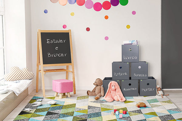 caixa organizadora infantil tools quadro cinza em quarto infantil
