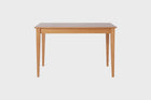 mesa para cozinha pequena 4 lugares apê nozes em fundo infinito em gif mostrando vários ângulos