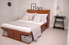 foto ambientada da cabeceira de cama queen bali caramelo com cama bali na frente
