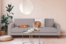 foto ambientada do sofa de sala 3 lugares nairobi cinza claro em sala de estar