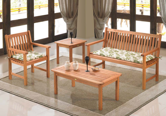 mesa de centro rustica recanto jatoba em sala de estar com banco de jardim poltrona e mesa lateral