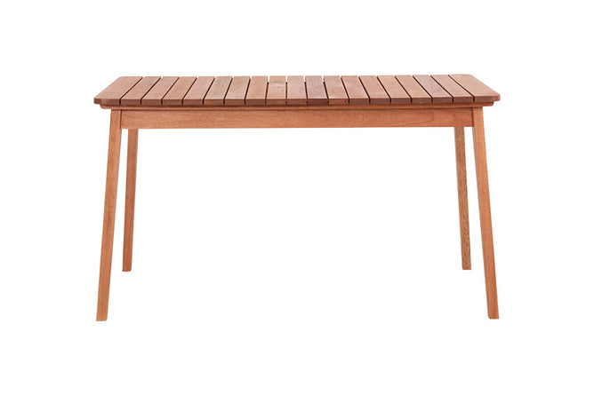 mesa para cozinha 6 lugares garden castanheira em fundo infinito visto de frente