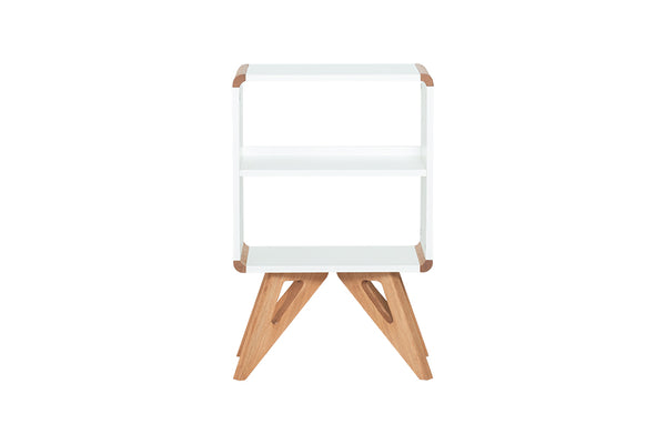 mesa cabeceira madeira pequena baori branco e jatobá vista de frente em fundo branco