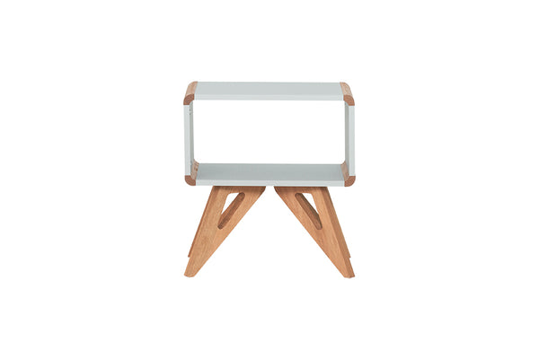 mesa de canto para quarto baori cinza claro e jatobá vista de frente em fundo branco