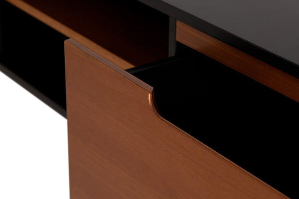 rack retro preto kepler 185 garapa e preto em fundo infinito focando nos detalhes da gaveta aberta