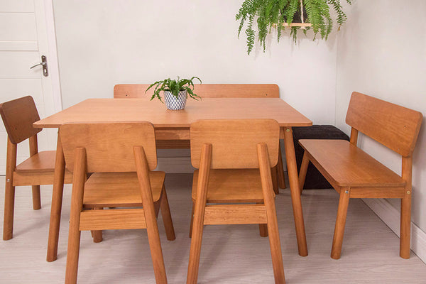 sala de jantar com banco de madeira 2 lugares baviera cor nozes junto com mesa e cadeiras da linha baviera