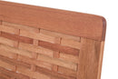 sofa madeira para sala traco castanheira em fundo infinito focando nos detalhes do encosto