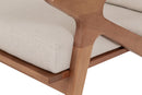 sofa simples 2 lugares tris amendoa e tecido cru em fundo infinito focando na madeira do assento