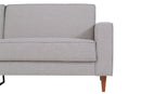 sofa 3 lugares nairobi cinza claro em fundo infinito focando nos detalhes